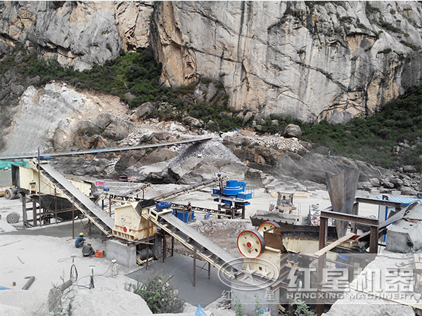 鵝卵石破碎現場 鵝卵石破碎現場