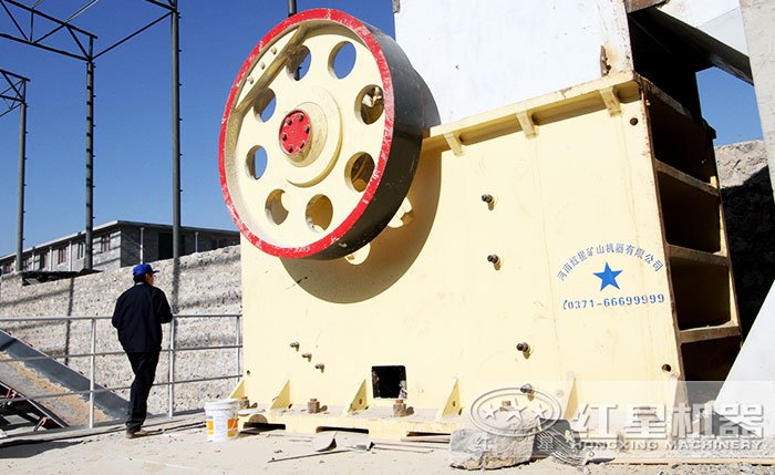 紅星碎石機作業(yè)現場 紅星碎石機作業(yè)現場