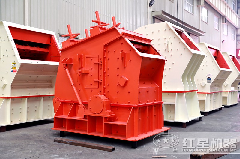 不同型號(hào)的反擊式破碎機(jī) 不同型號(hào)的反擊式破碎機(jī)