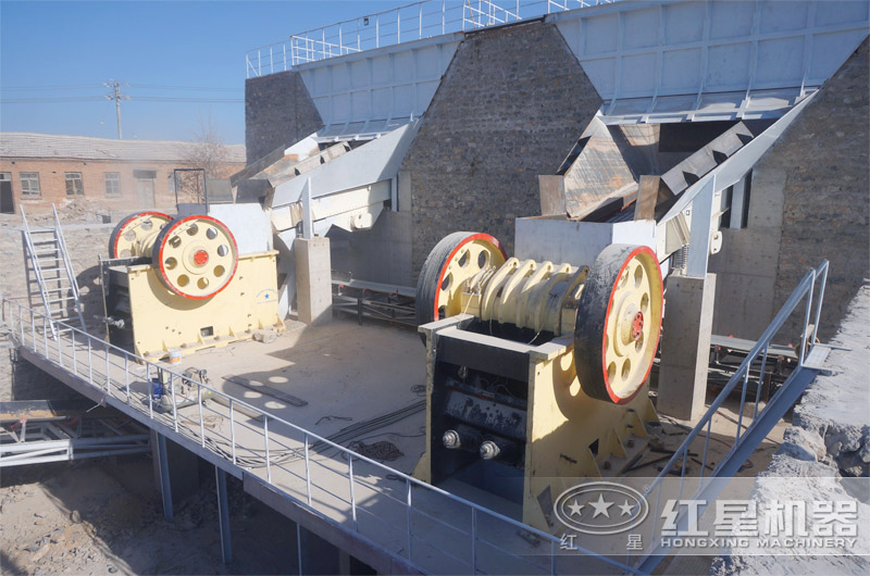 顎式破碎機工作現(xiàn)場實拍 顎式破碎機工作現(xiàn)場實拍