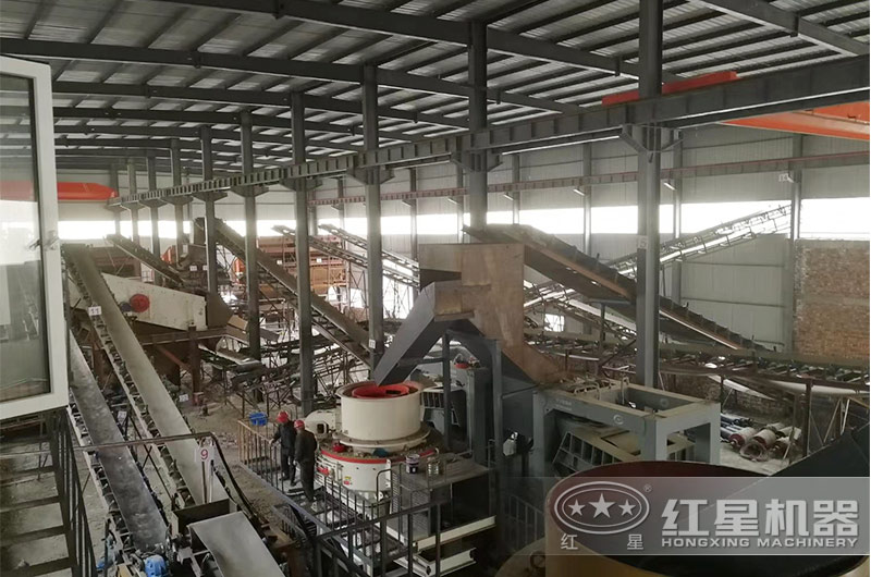 室內(nèi)制砂生產(chǎn)現(xiàn)場 室內(nèi)制砂生產(chǎn)現(xiàn)場