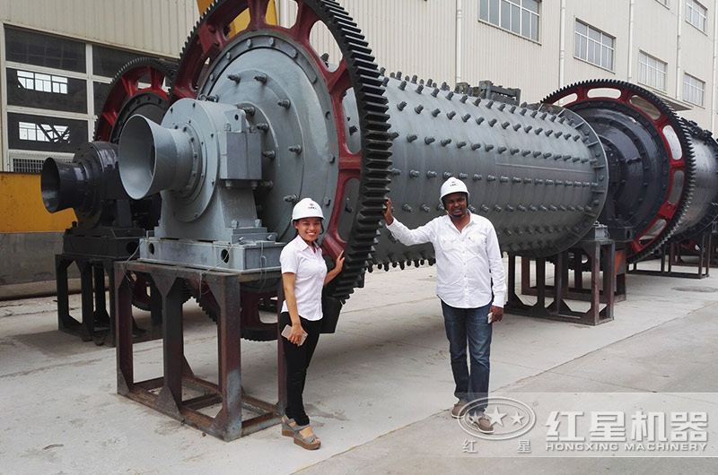 國外用戶來廠考察球磨機設備留影圖 國外用戶來廠考察球磨機設備留影圖