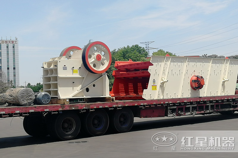 顎式破碎機發往現場