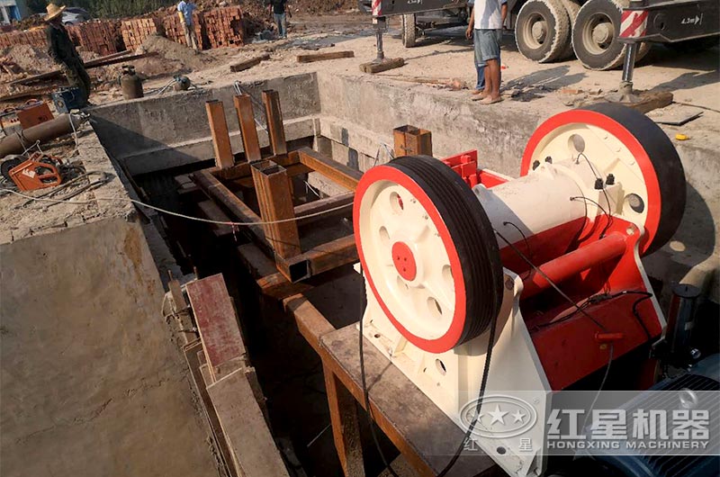 顎式破碎機安裝現場