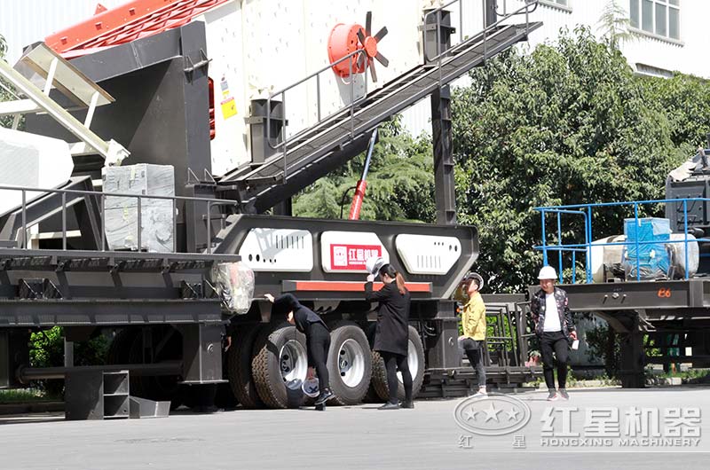 紅星支持用戶到廠實地考察移動破碎機 紅星支持用戶到廠實地考察移動破碎機