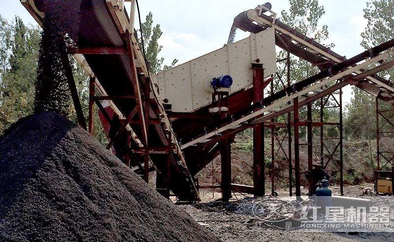 石頭粉碎后的石屑成品現場