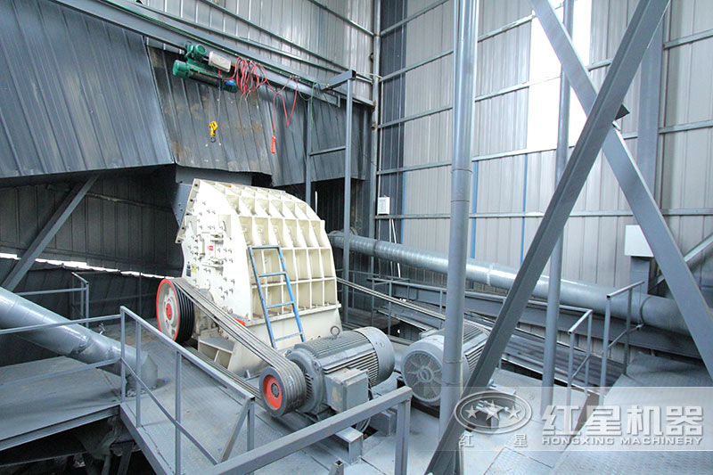 錘式破碎機安裝現場，僅需一臺設備足以