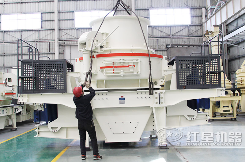 紅星工人安排設備發貨中 紅星工人安排設備發貨中